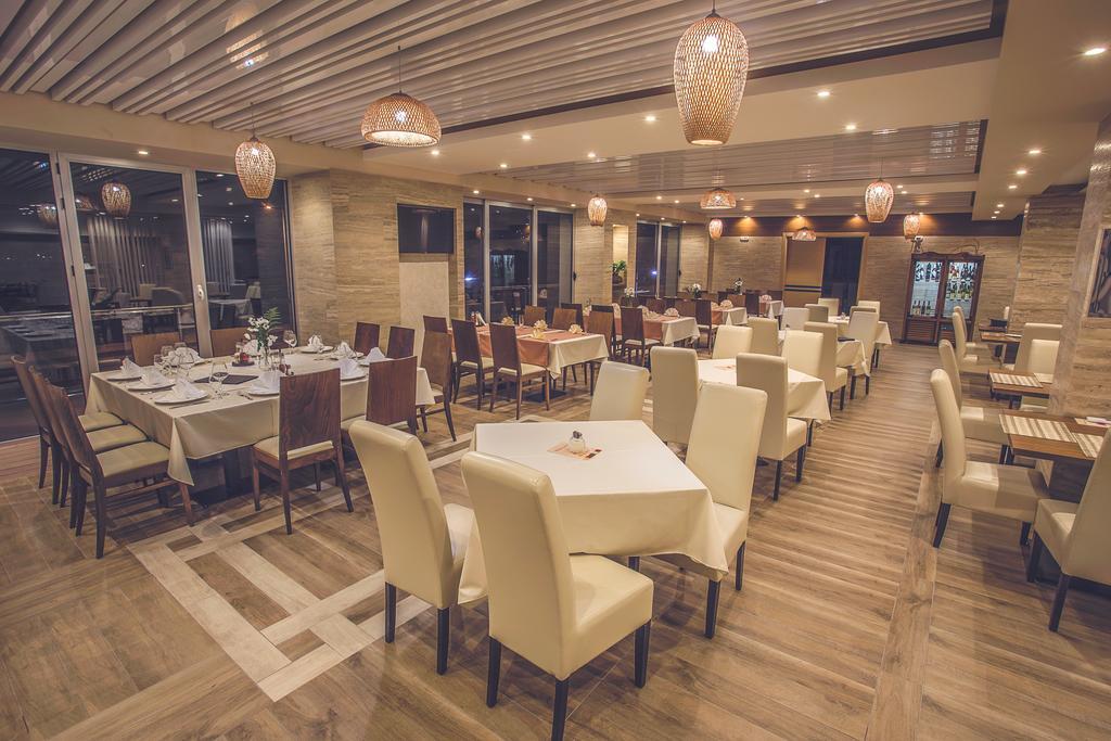 Hotel Franca บาร์ ภายนอก รูปภาพ