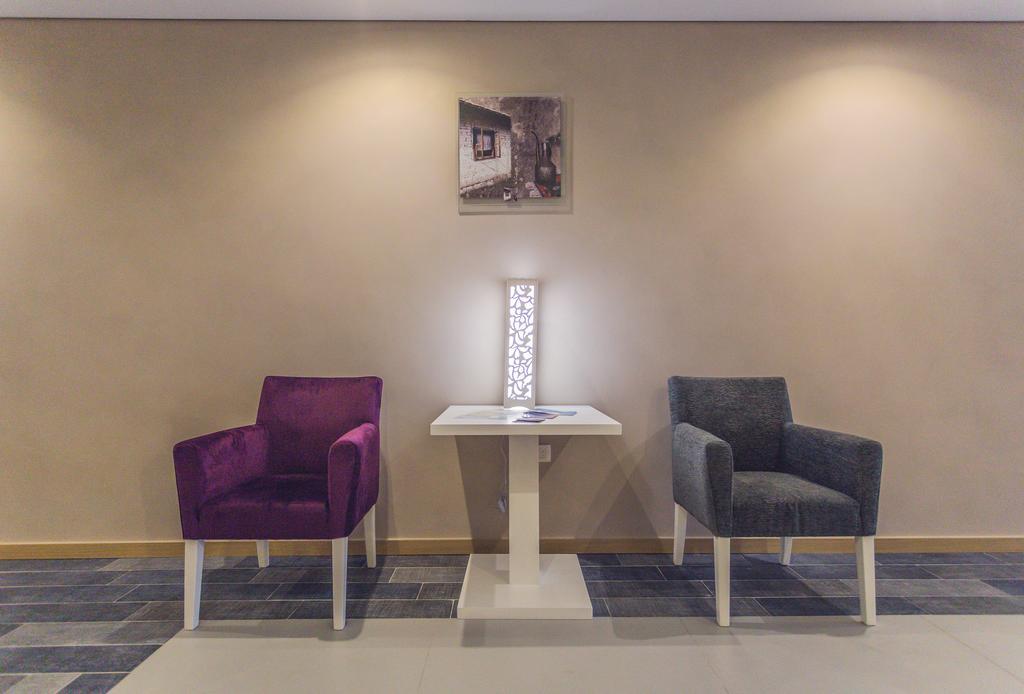 Hotel Franca บาร์ ภายนอก รูปภาพ